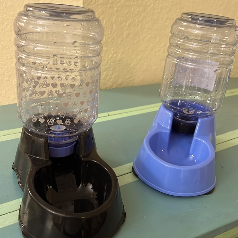 34 ounce gravity feeder for dogs or cats